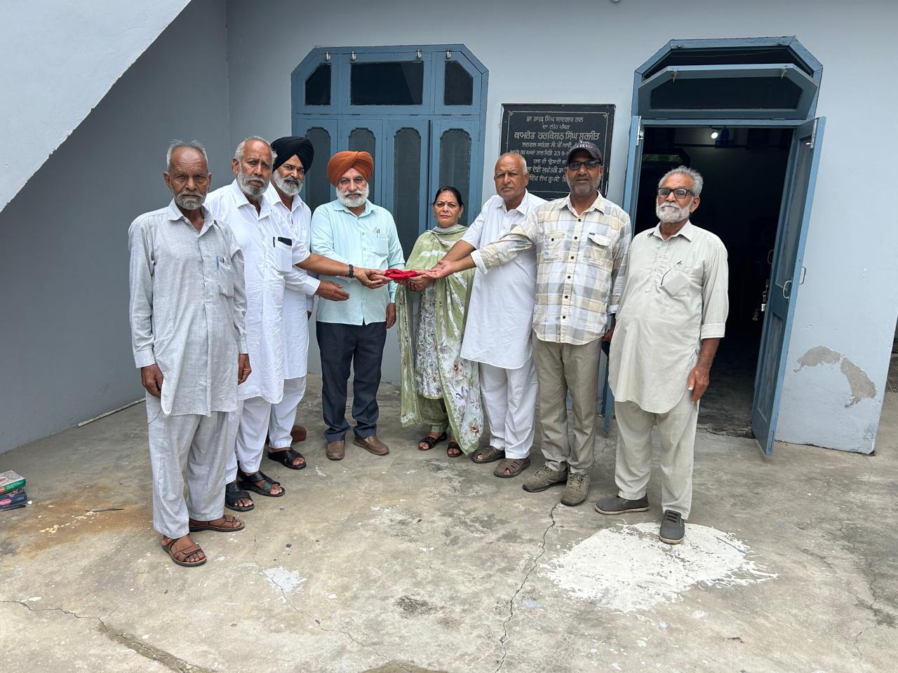 Garhshankar Tehsil Committee presented a bag worth Rs 21,000 from Cuba Fund.